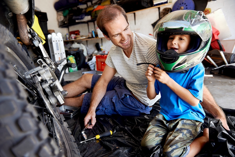 Arreglar la moto con papa