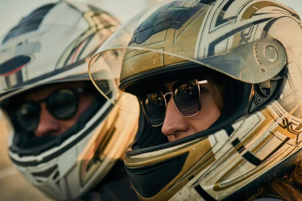 motorista con gafas