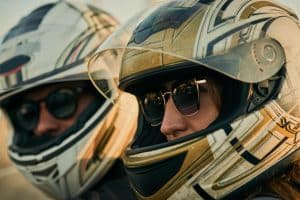 motorista con gafas